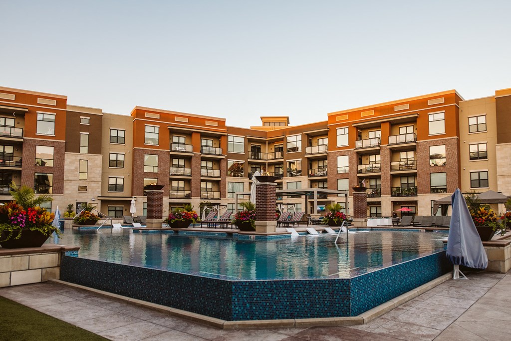 Pool With Large Sundeck And Wi-Fi at The Royale at CityPlace, Overland Park