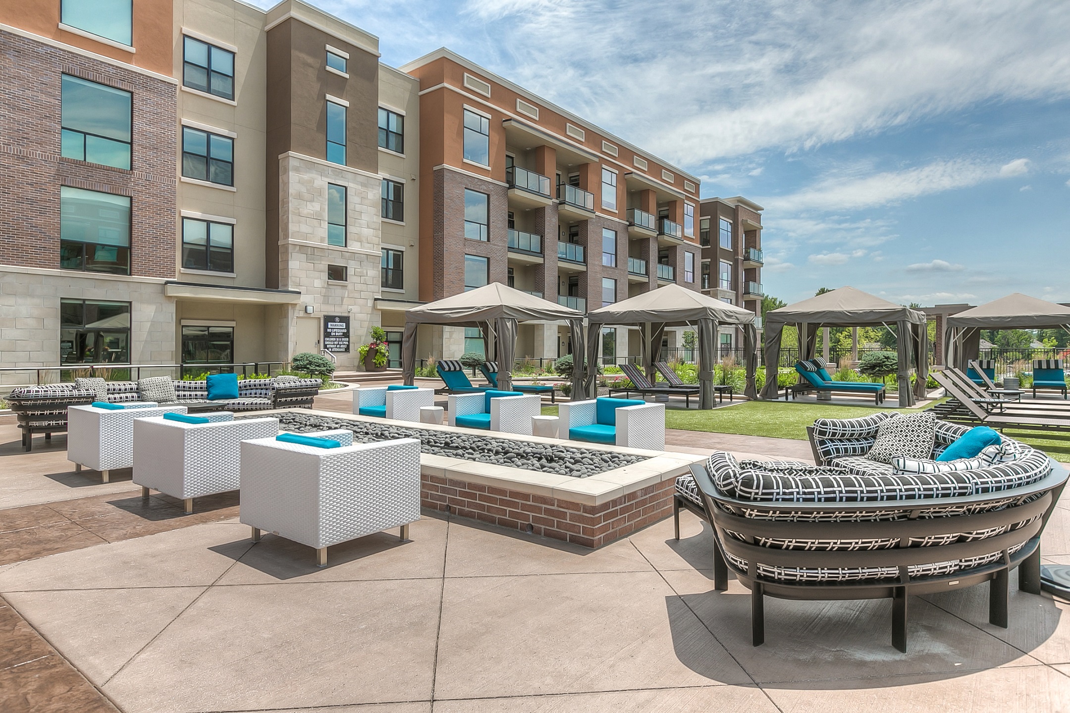 Outdoor Lounge  at The Royale at CityPlace, Kansas