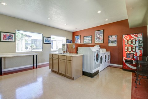 the laundry room at 1861 muleshoe road has a washer and dryer