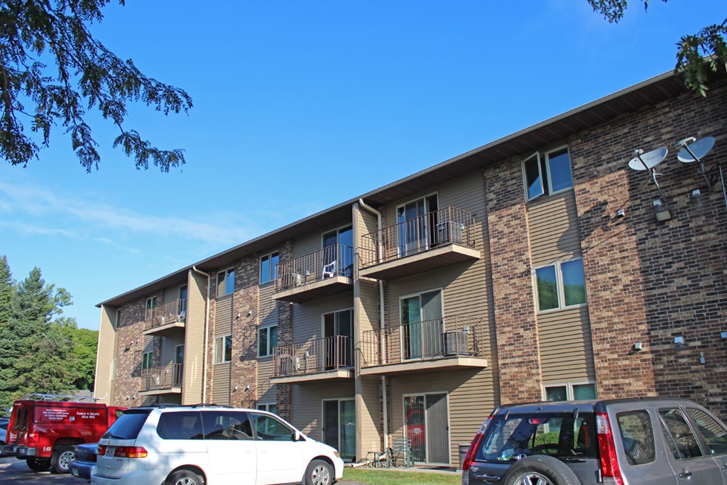 a large apartment building with cars parked outside