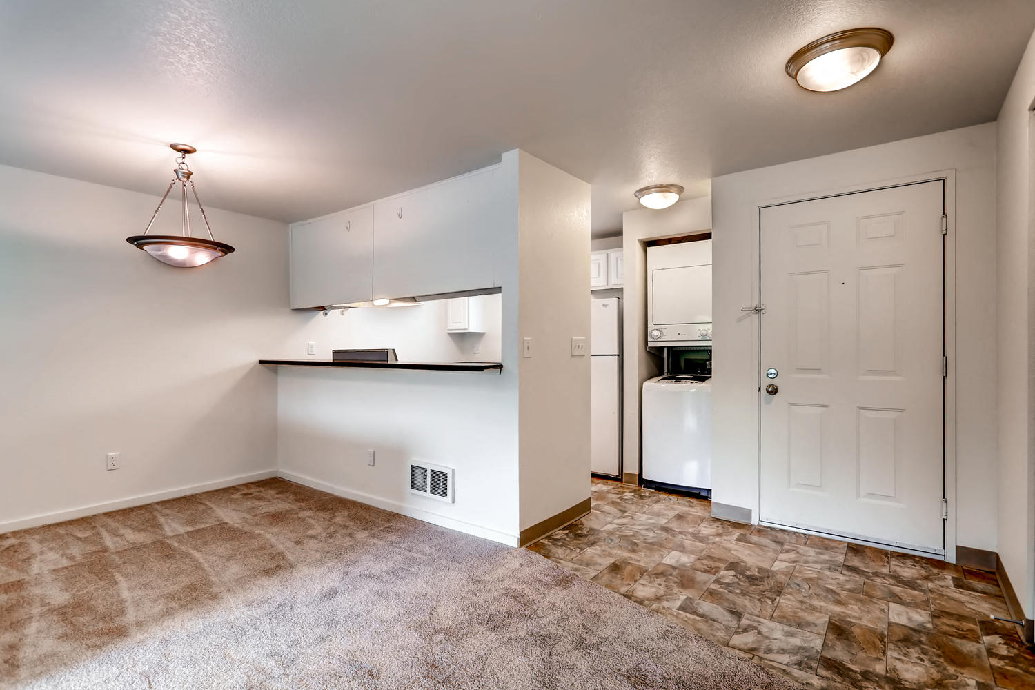 A Standard Dining Room and Kitchen at The Courtyard at South Station