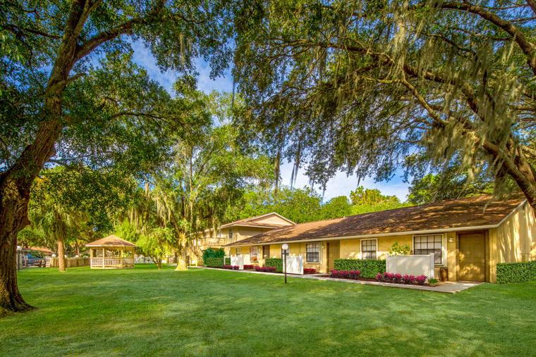 Grand Oaks Apartment Homes, 10103 Sherwood Ln, Riverview, FL - RENTCafé