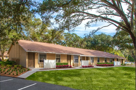 Grand Oaks Apartment Homes, 10103 Sherwood Ln, Riverview, FL - RENTCafé