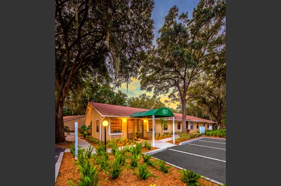 Grand Oaks Apartment Homes, 10103 Sherwood Ln, Riverview, FL - RENTCafé