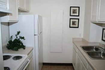 2001 Greenway Cross 1-2 Beds Apartment for Rent - Photo Gallery 4