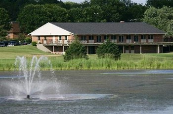 2301 Traceway Drive 1-2 Beds Apartment for Rent - Photo Gallery 2