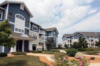 925 Harrington Drive 1-2 Beds Apartment for Rent - Photo Gallery 2
