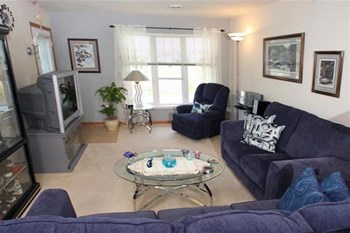 925 Harrington Drive 1-2 Beds Apartment for Rent - Photo Gallery 5