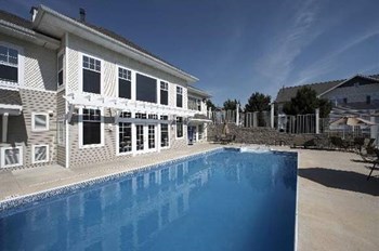 7960 N. 107th Street 1-2 Beds Apartment for Rent - Photo Gallery 6