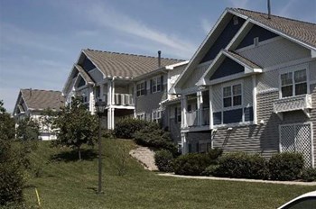 7960 N. 107th Street 1-2 Beds Apartment for Rent - Photo Gallery 2