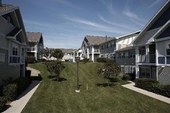 7960 N. 107th Street 1-2 Beds Apartment for Rent - Photo Gallery 3