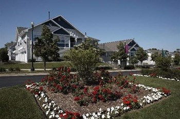 7960 N. 107th Street 1-2 Beds Apartment for Rent - Photo Gallery 4