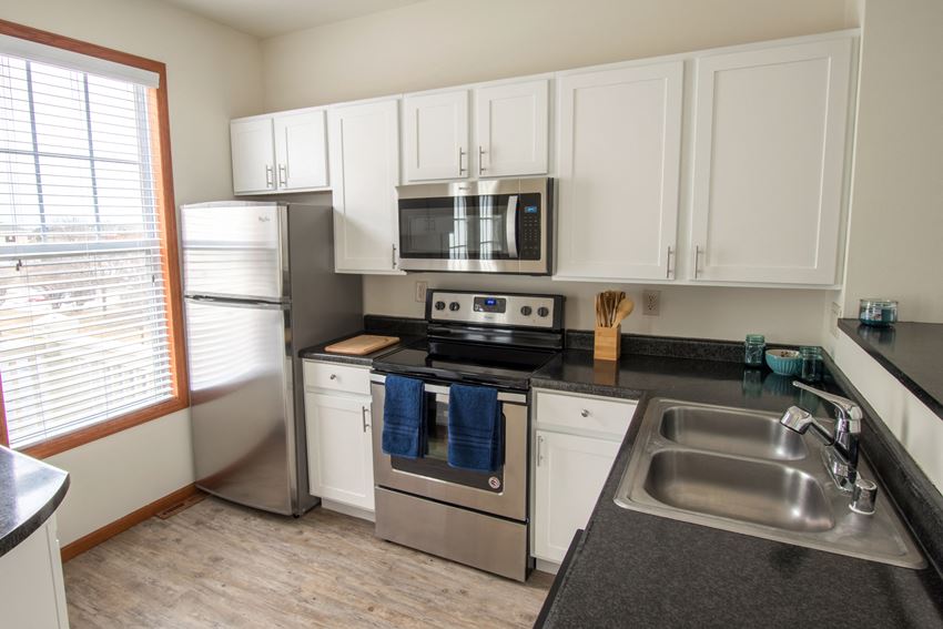 Kitchen at Norhardt Crossing Apartments in Brookfield, WI - Photo Gallery 1