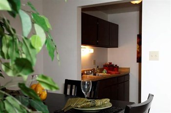 4561 South Whitnall Avenue 1-2 Beds Apartment for Rent - Photo Gallery 4