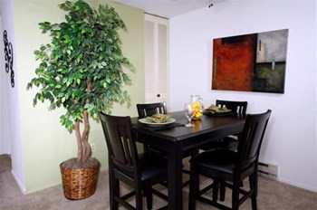 4561 South Whitnall Avenue 1-2 Beds Apartment for Rent - Photo Gallery 6