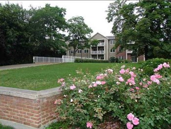 205 Green Bay Road 1-2 Beds Apartment for Rent - Photo Gallery 6