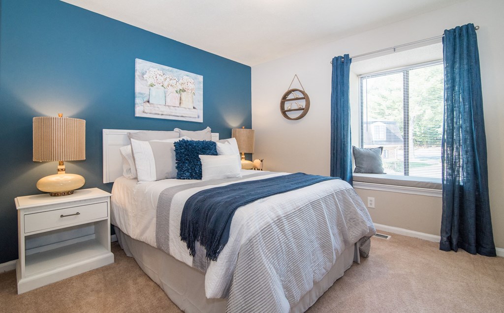 the preserve at ballantyne commons apartments bedroom with bed and window