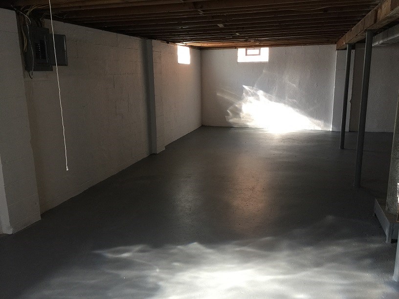 a room with a floor full of steam