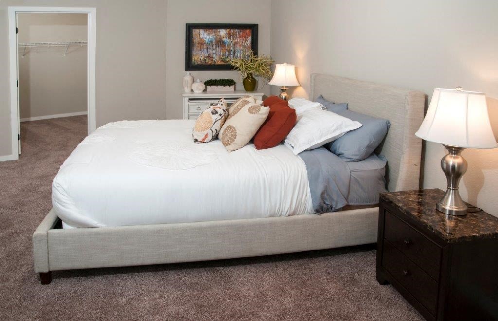 Cozy Comfortable Bedroom at Overlook on the Creek, Minnetonka