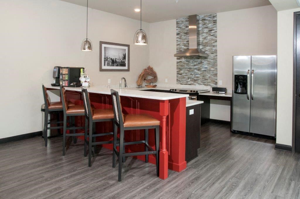 Eat-In Kitchens at Overlook on the Creek, Minnetonka, Minnesota