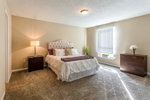 the preserve at ballantyne commons apartments bedroom with bed