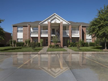 4097-1 Cadillac Drive 1-2 Beds Apartment for Rent Photo Gallery 1