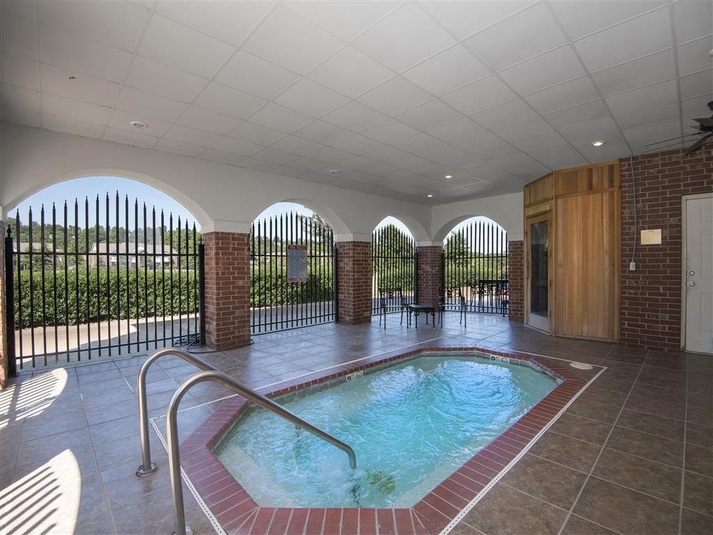 Indoor Whirlpool and Sauna at The Links at Cadron Valley, Conway, 72034