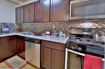 8 Poolside Ct 1-2 Beds Apartment for Rent - Photo Gallery 2