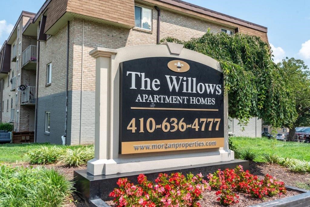 the willows apartments apartment homes entrance sign