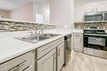 121 Northpoint Drive 1-3 Beds Apartment for Rent - Photo Gallery 2