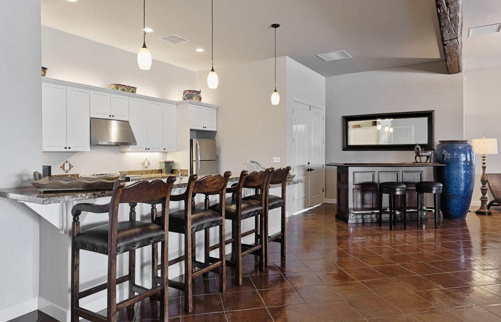 Clubhouse Kitchen and Counter