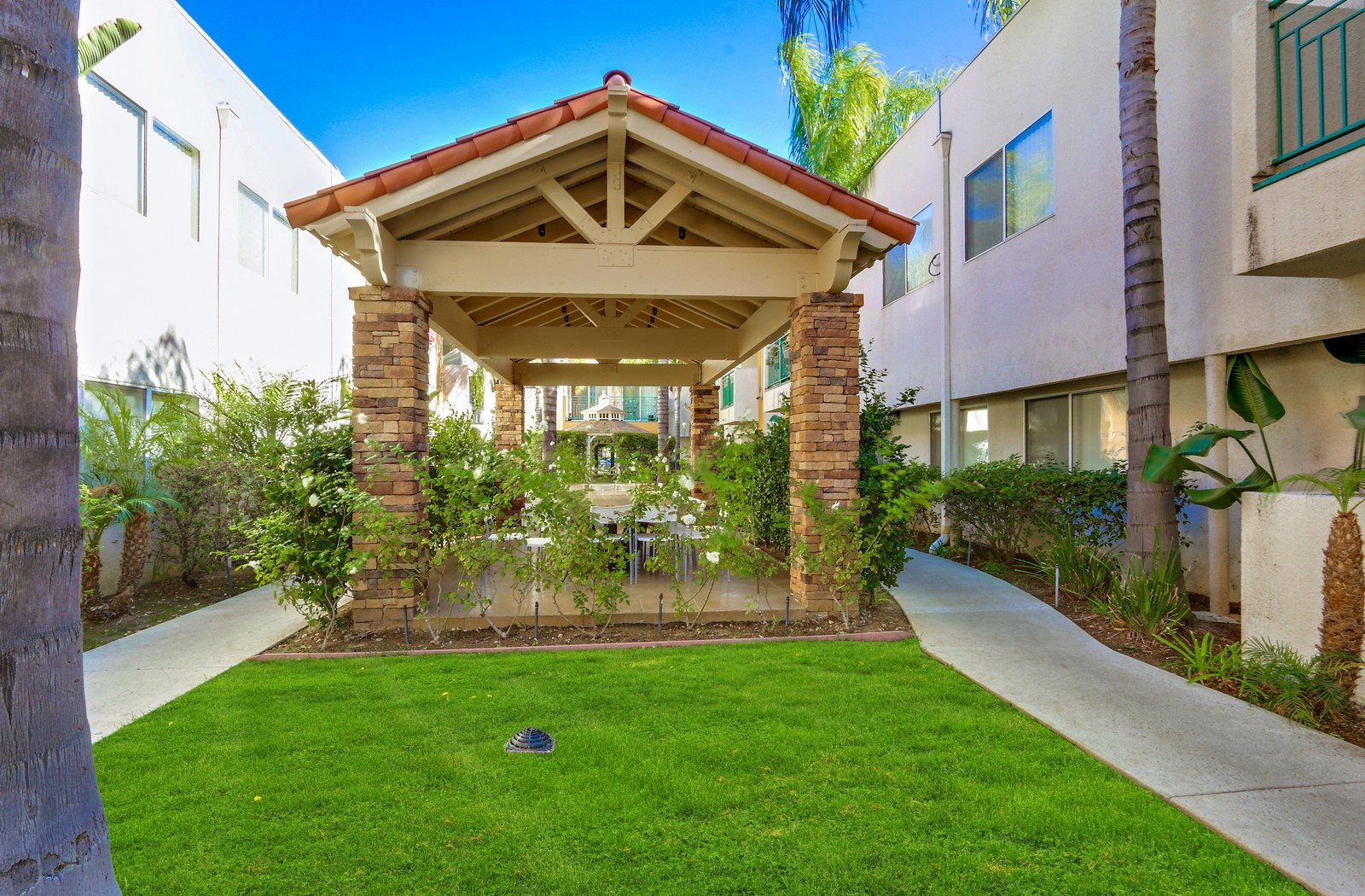 Apartments in Northridge Los Angeles CA 9601 Reseda Blvd Sophia Ridge