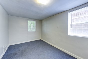 611 University Bedroom - Photo Gallery 5