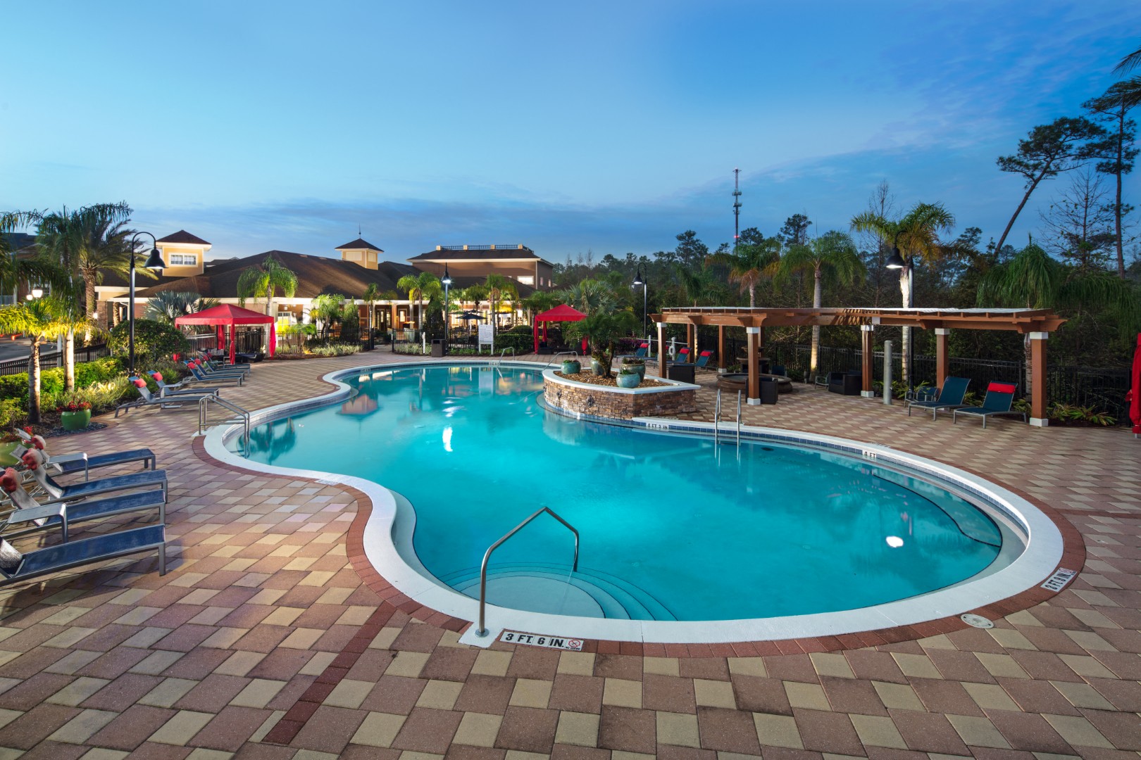 Avalon Park Apartments | 525 Avalon Park | Home