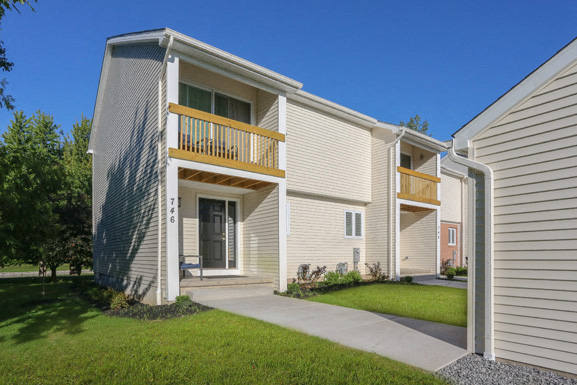 Amherst Townhome for Rent - 756 Robin Rd - Patio and Balcony