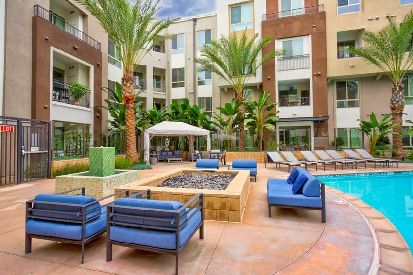Large fire pit at Accent apartments, LA, California - Photo Gallery 1