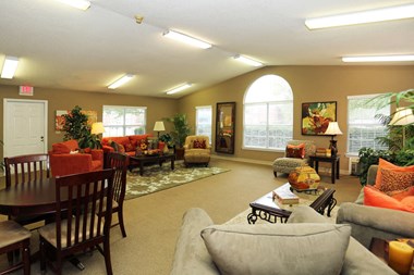 2304 Victory Boulevard 2-3 Beds Apartment for Rent Photo Gallery 1
