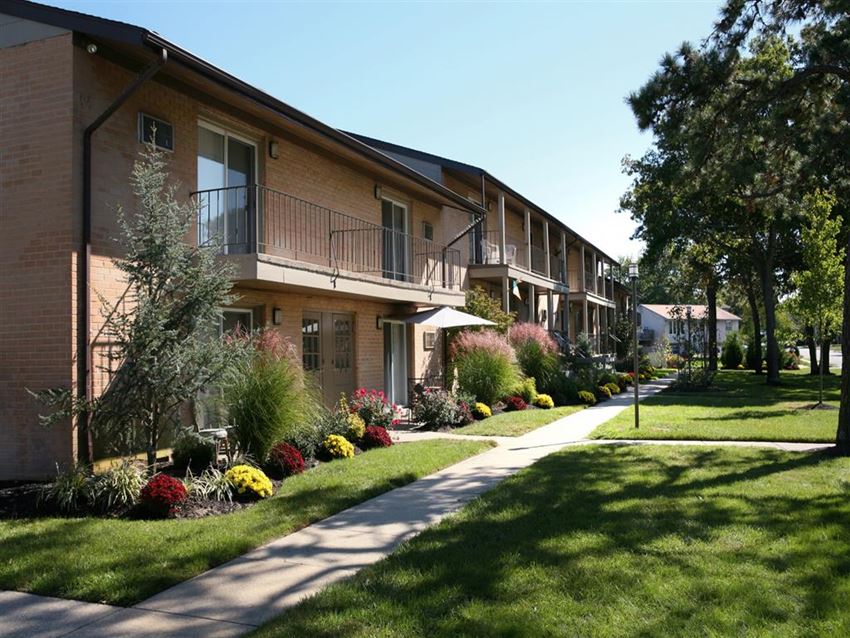 40 Chapman Boulevard 1-2 Beds Apartment for Rent - Photo Gallery