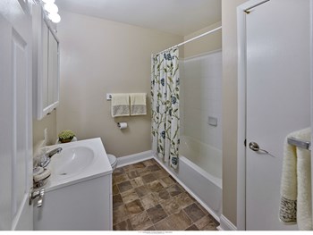 645 South Forklanding Road 1-2 Beds Apartment for Rent - Photo Gallery 5