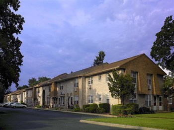 42 West Maple Avenue 1-2 Beds Apartment for Rent - Photo Gallery 3