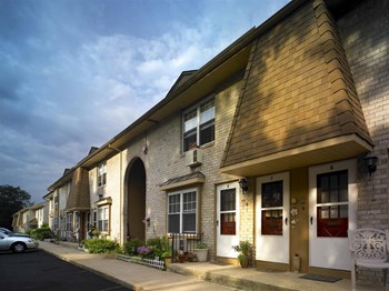 42 West Maple Avenue 1-2 Beds Apartment for Rent - Photo Gallery 4