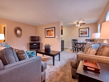 422 Main Street 1-2 Beds Apartment for Rent - Photo Gallery 2