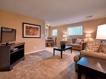 422 Main Street 1-2 Beds Apartment for Rent - Photo Gallery 3