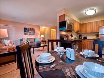 422 Main Street 1-2 Beds Apartment for Rent - Photo Gallery 4