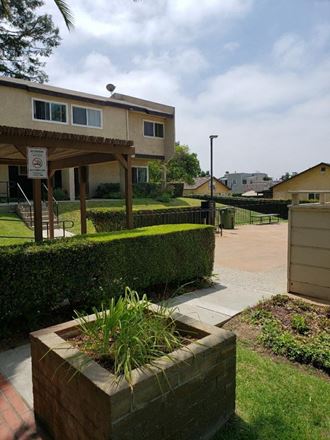 1640 N Coronado St 3-4 Beds Apartment for Rent