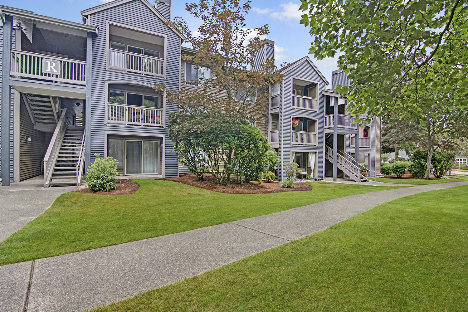 On The Green at Harbour Pointe | Apartments For Rent In Mukilteo WA | On The Green
