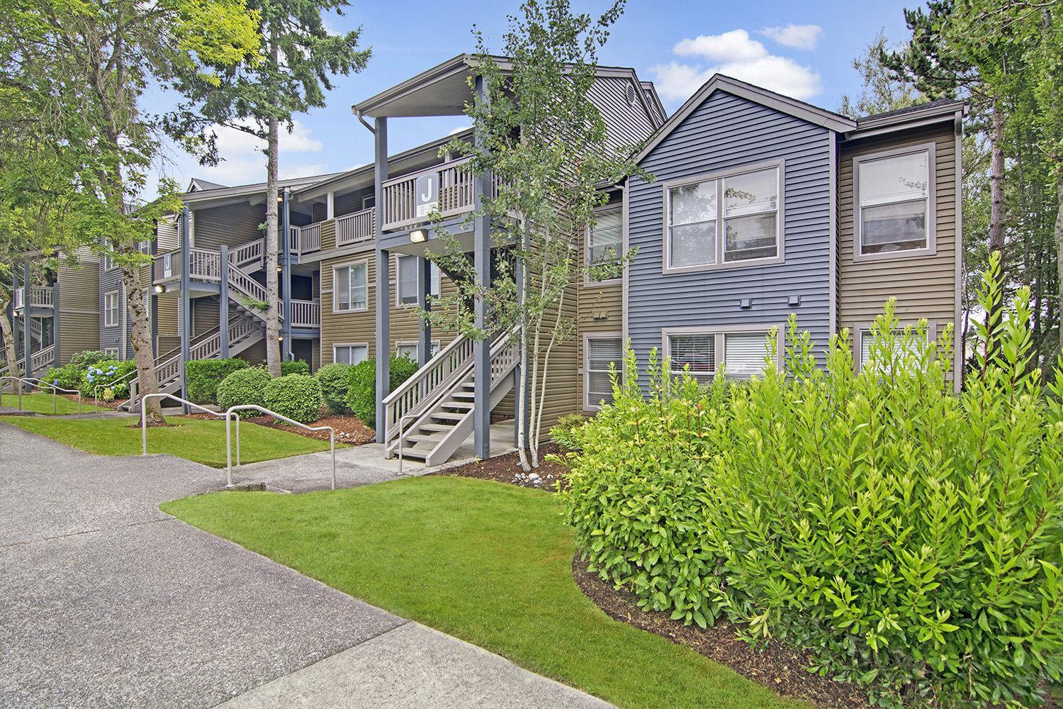 Beautiful Building | Apartments For Rent In Mukilteo WA | On The Green