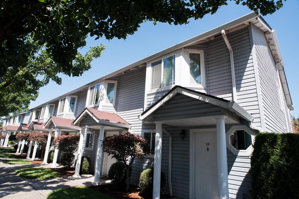 Property Exterior at Lorence Court Apartments, Portland, Oregon 97216
