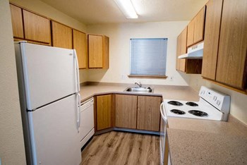 Fully Furnished Kitchen at Lorence Court Apartments, Portland OR 97216