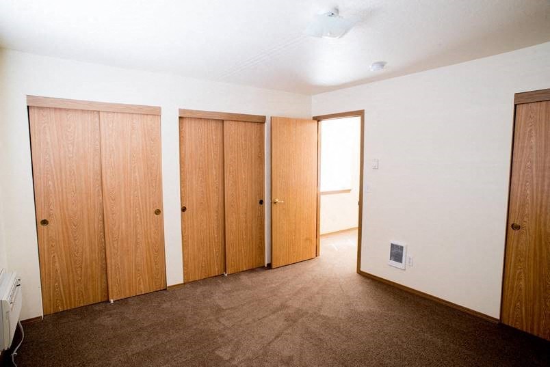 Bedroom With Closet at Lorence Court Apartments, Portland